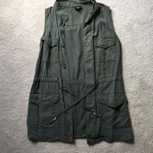 Sleeveless hunter green vest